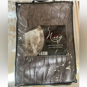 hand knitted sheep wool blanket Throw Cable Knit 80% Wool Handmade 51”x70”